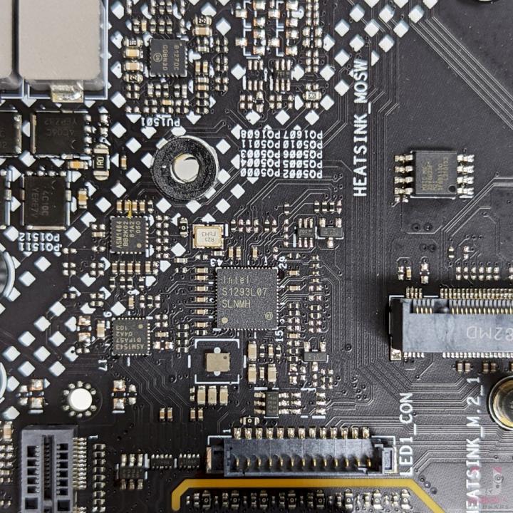 ROG STRIX B660-A GAMING WIFI D4 主机板开箱评测