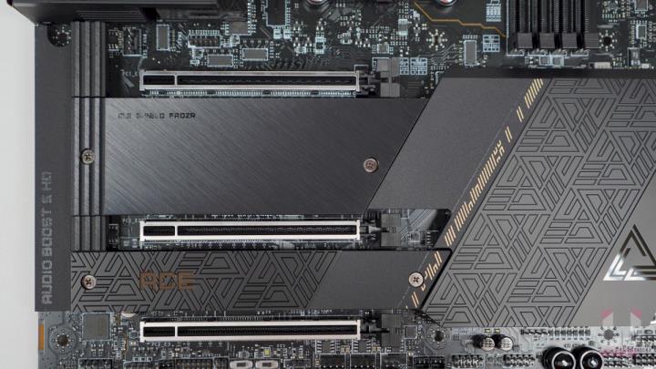 MSI MEG X670E ACE 主机板开箱评测