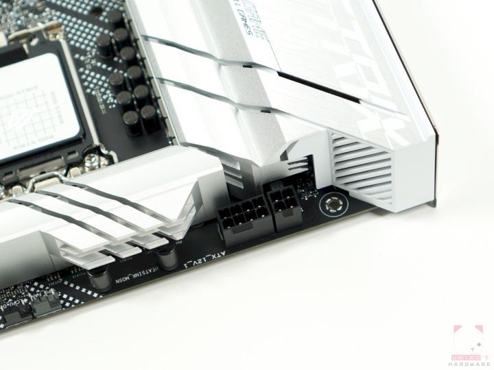 ROG STRIX B660-A GAMING WIFI D4 主机板开箱评测