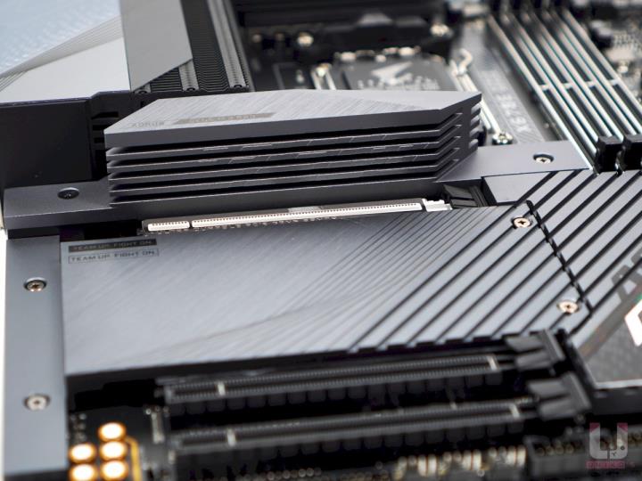 X670E AORUS MASTER 主机板开箱评测