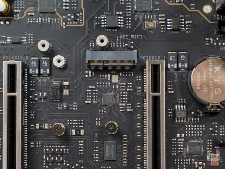 BIOSTAR X670E VALKYRIE 女武神主机板开箱评测