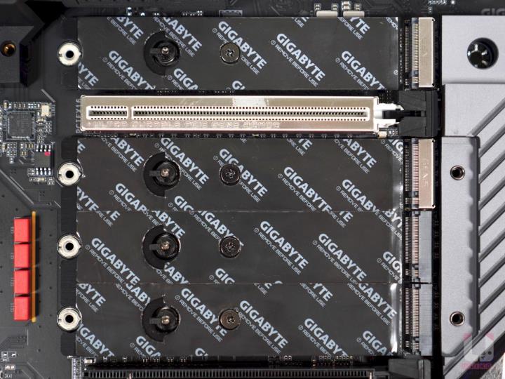 X670E AORUS MASTER 主机板开箱评测