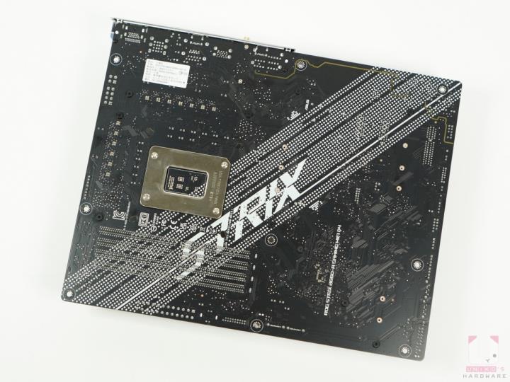 ROG STRIX B660-A GAMING WIFI D4 主机板开箱评测