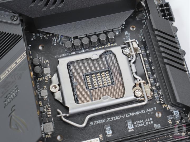 ROG STRIX Z590-I GAMING WIFI 评测开箱，内建 Thunderbolt 4 强悍的迷你小主机板