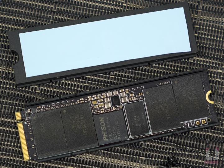 FireCuda 530 Gen4 PCIe 2TB SSD – EKWB 散热器版