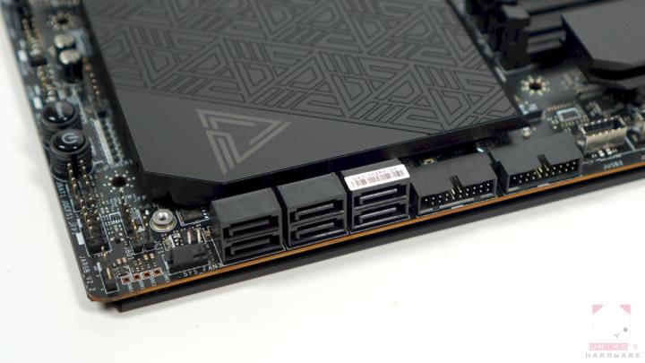 MSI MEG X670E ACE 主机板开箱评测