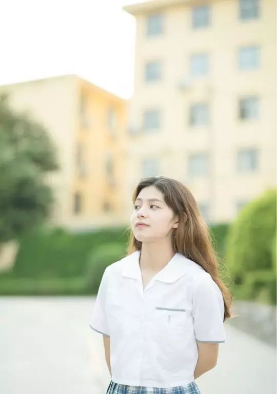 Photoshop调出外景人像暖色淡雅效果