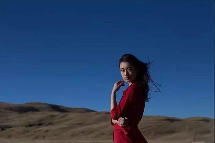 Photoshop调出外景人像照片青绿色效果