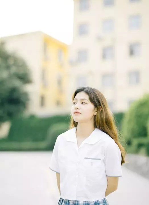 Photoshop调出外景人像暖色淡雅效果