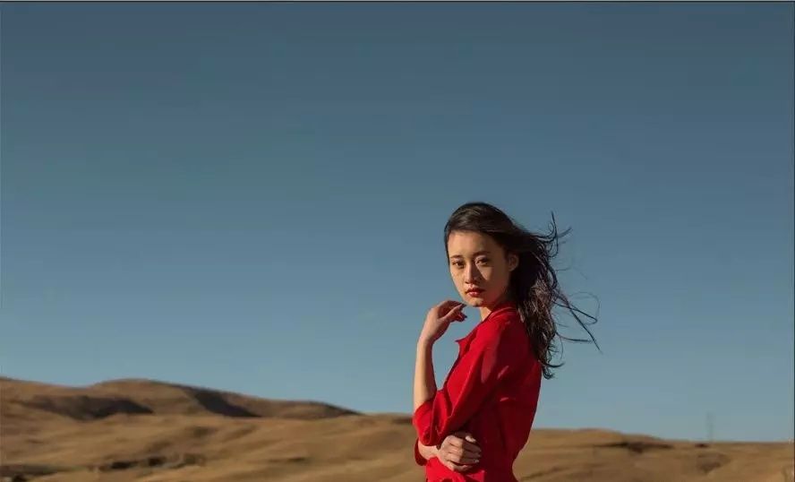 Photoshop调出外景人像照片青绿色效果