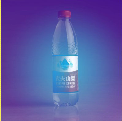 PS快速抠出矿泉水瓶