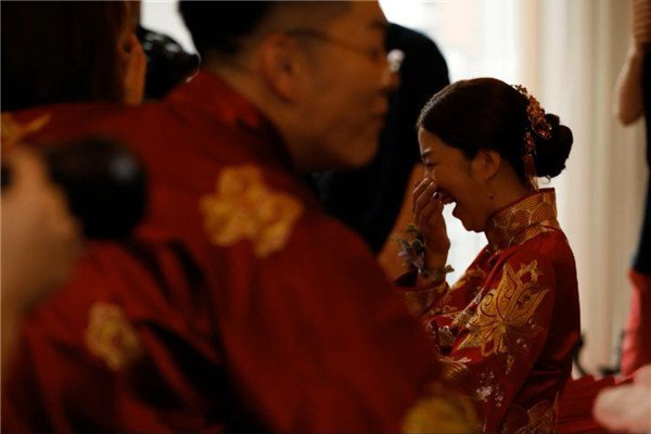 Photoshop快速纠正曝光不足的婚片