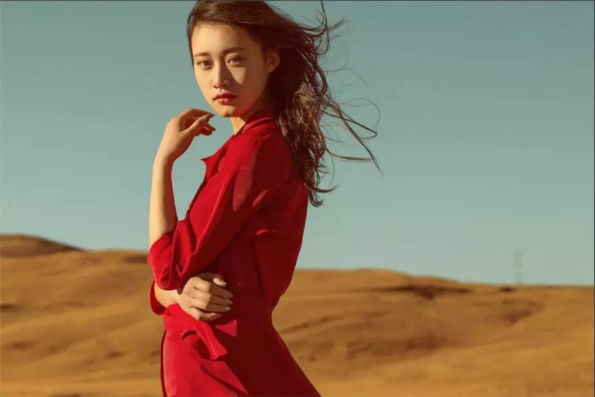 Photoshop调出外景人像照片青绿色效果