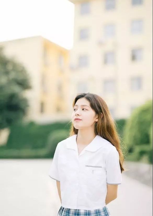 Photoshop调出外景人像暖色淡雅效果