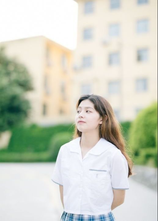 Photoshop调出外景人像暖色淡雅效果
